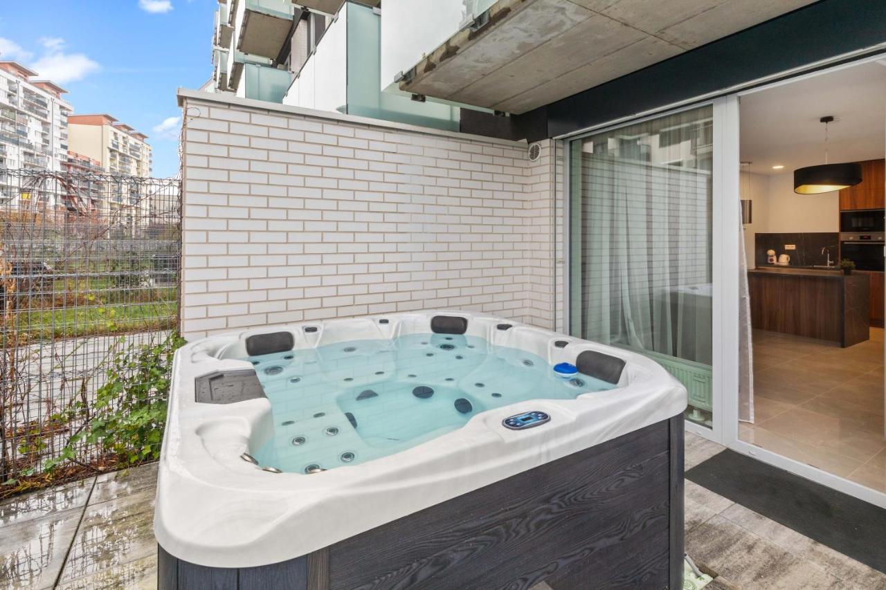 Lam Jegeho Alej - Jacuzzi - Free Parking Apartment บราติสลาวา ภายนอก รูปภาพ