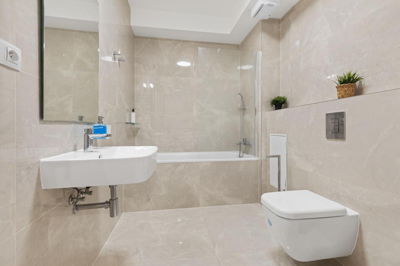Lam Jegeho Alej - Jacuzzi - Free Parking Apartment บราติสลาวา ภายนอก รูปภาพ