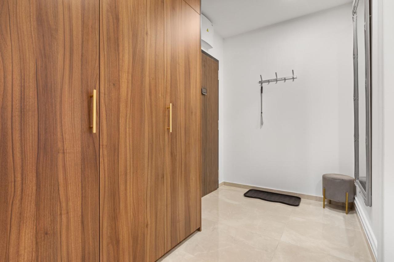 Lam Jegeho Alej - Jacuzzi - Free Parking Apartment บราติสลาวา ภายนอก รูปภาพ