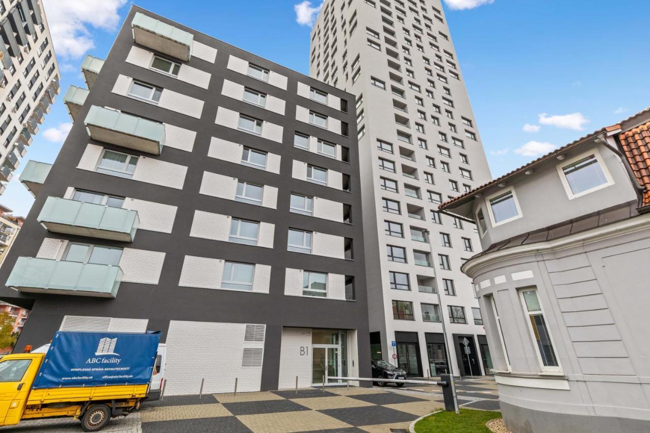 Lam Jegeho Alej - Jacuzzi - Free Parking Apartment บราติสลาวา ภายนอก รูปภาพ