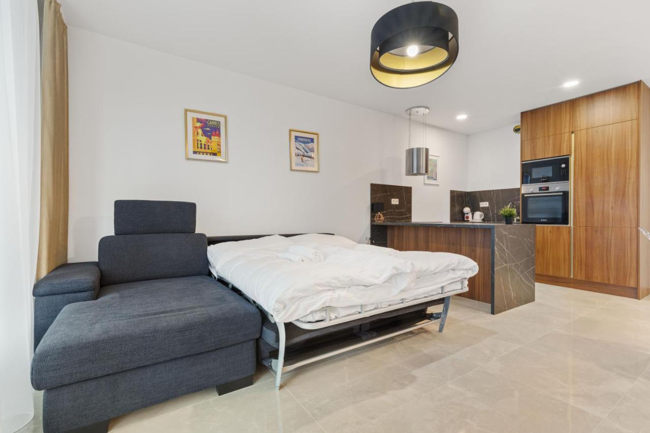 Lam Jegeho Alej - Jacuzzi - Free Parking Apartment บราติสลาวา ภายนอก รูปภาพ