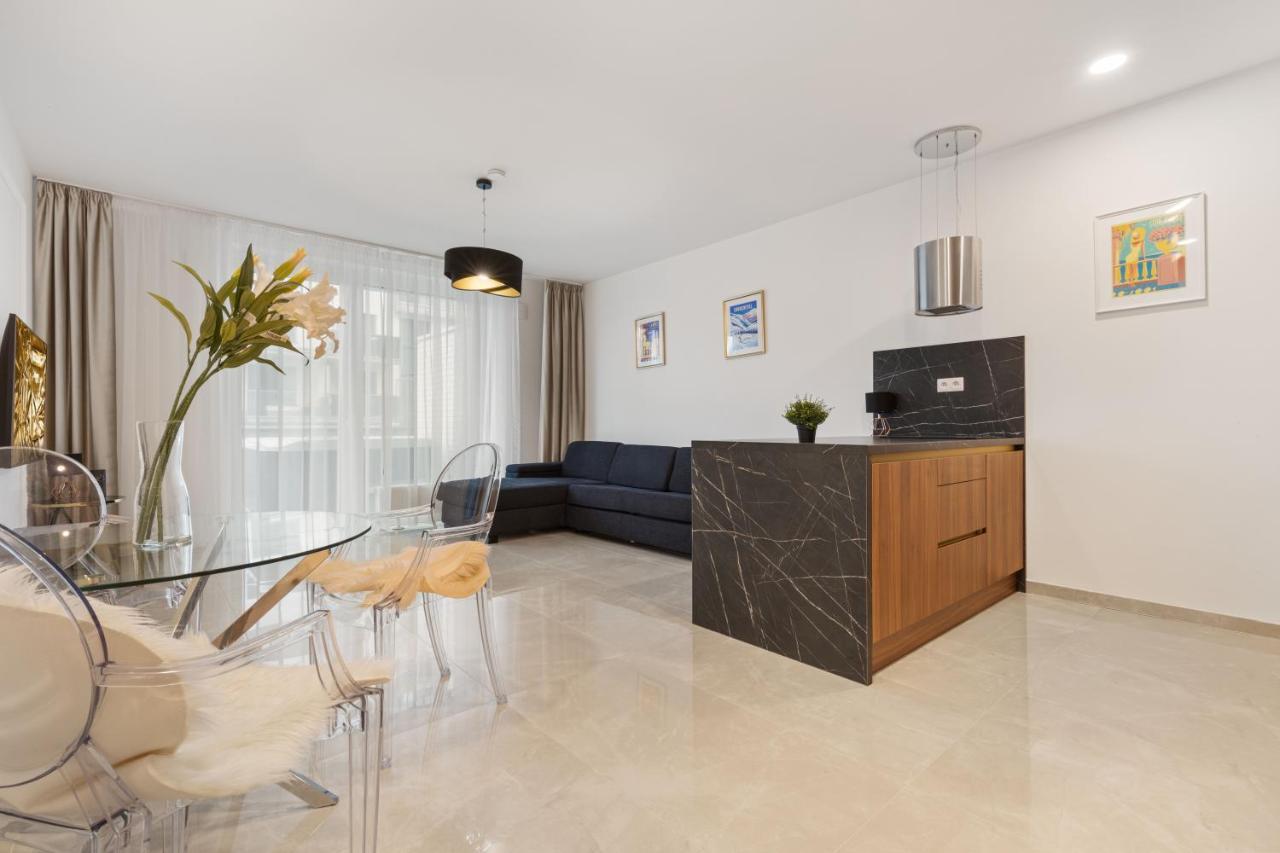 Lam Jegeho Alej - Jacuzzi - Free Parking Apartment บราติสลาวา ภายนอก รูปภาพ