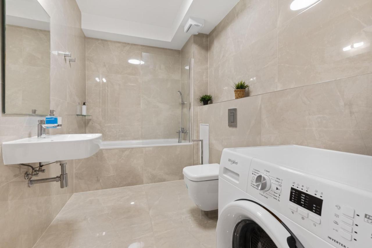 Lam Jegeho Alej - Jacuzzi - Free Parking Apartment บราติสลาวา ภายนอก รูปภาพ